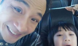 对镜自拍爆料爸爸视频大全